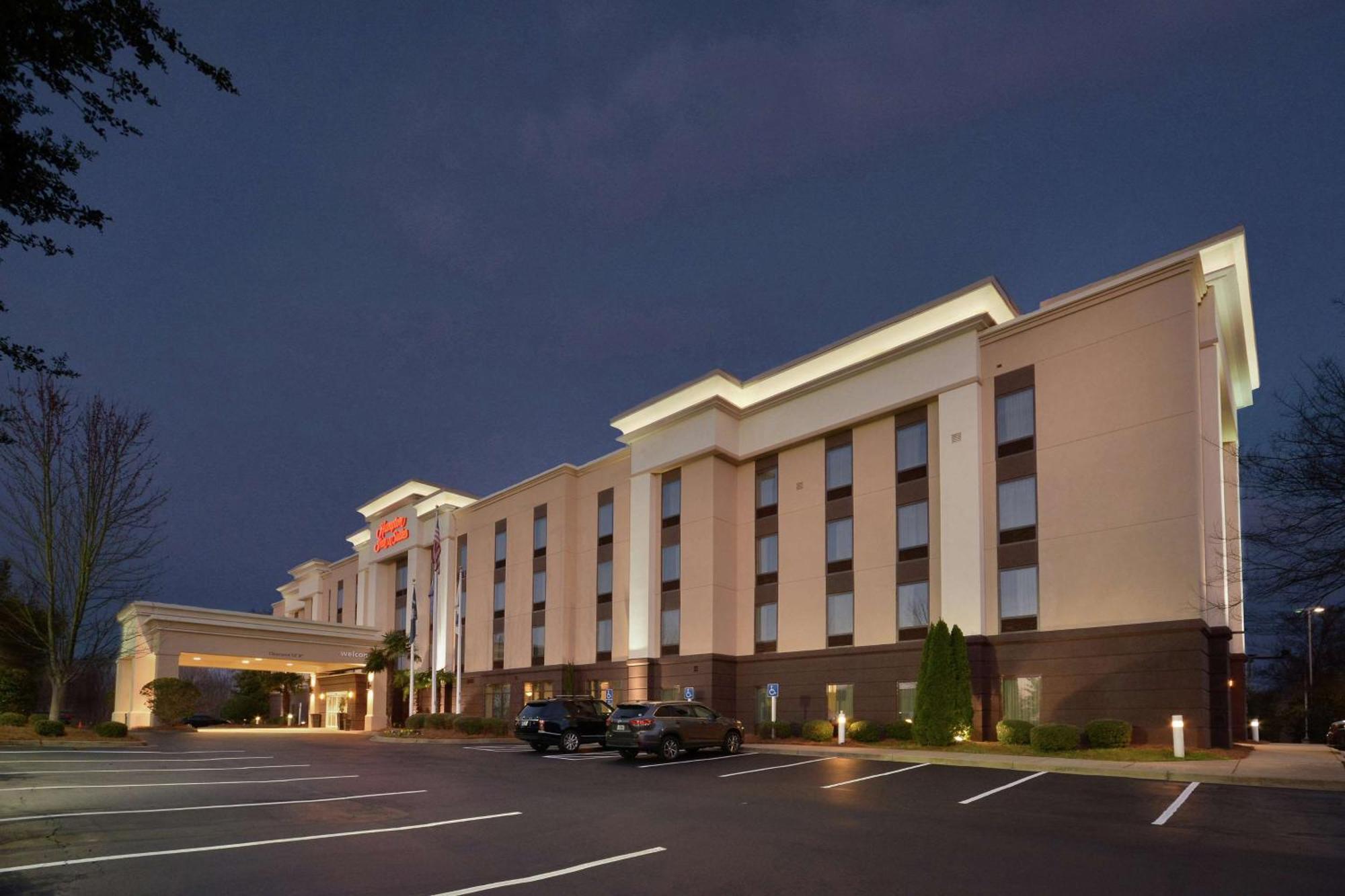 Hampton Inn & Suites Clinton Exterior photo